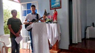 Missa Solene em louvor a Nossa Senhora do Rocio na Comunidade Vila Rural reuniu dezenas de fiÃ©is